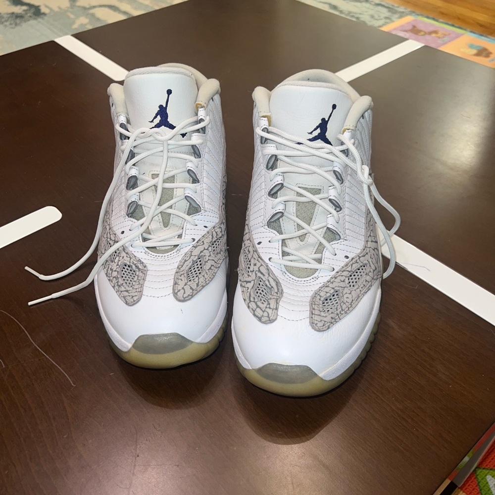 Men’s Jordan 11 low snake skin and white